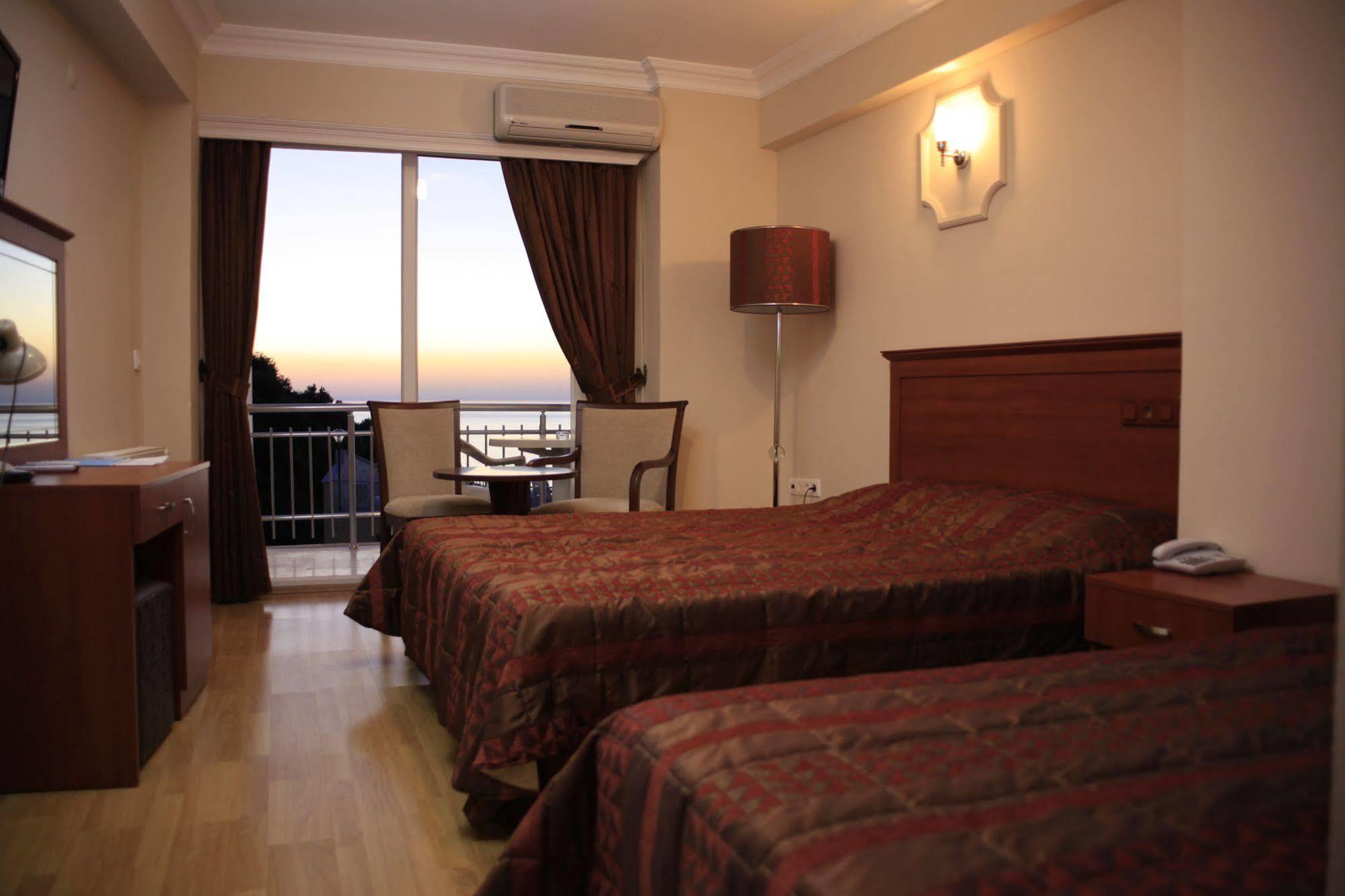 Dogalya Hotel Муданья Екстер'єр фото